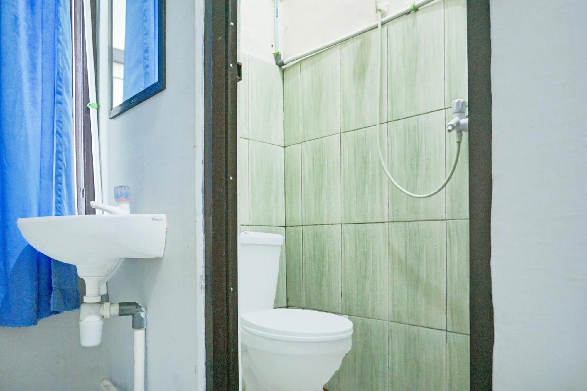 בנדר למפונג Hotel O Sukarame Near Universitas Islam Negeri Raden Intan Lampun Formerly Hotel Wisma Tri Handayani מראה חיצוני תמונה