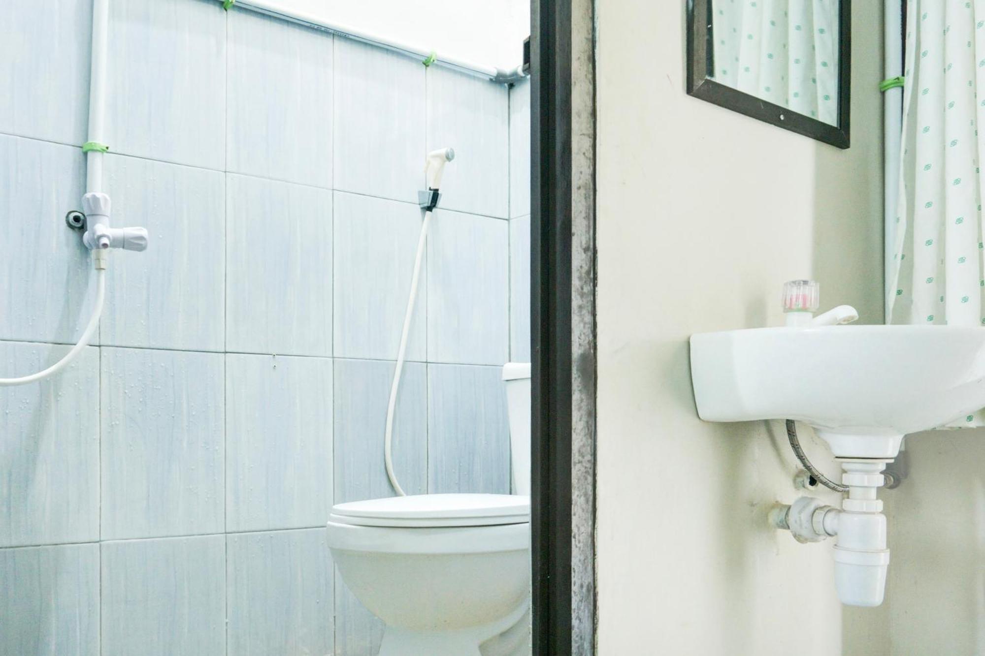 בנדר למפונג Hotel O Sukarame Near Universitas Islam Negeri Raden Intan Lampun Formerly Hotel Wisma Tri Handayani מראה חיצוני תמונה