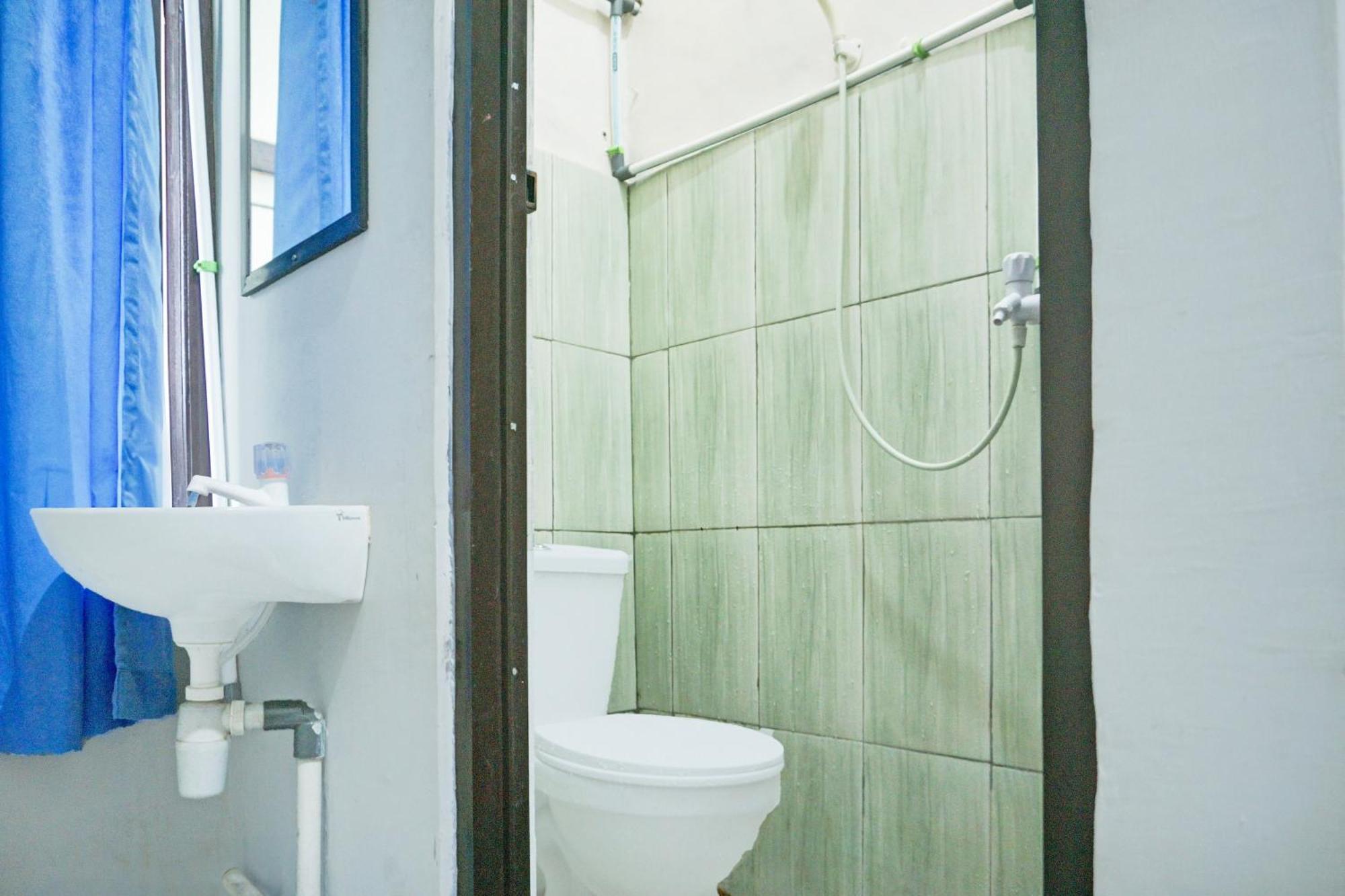 בנדר למפונג Hotel O Sukarame Near Universitas Islam Negeri Raden Intan Lampun Formerly Hotel Wisma Tri Handayani מראה חיצוני תמונה